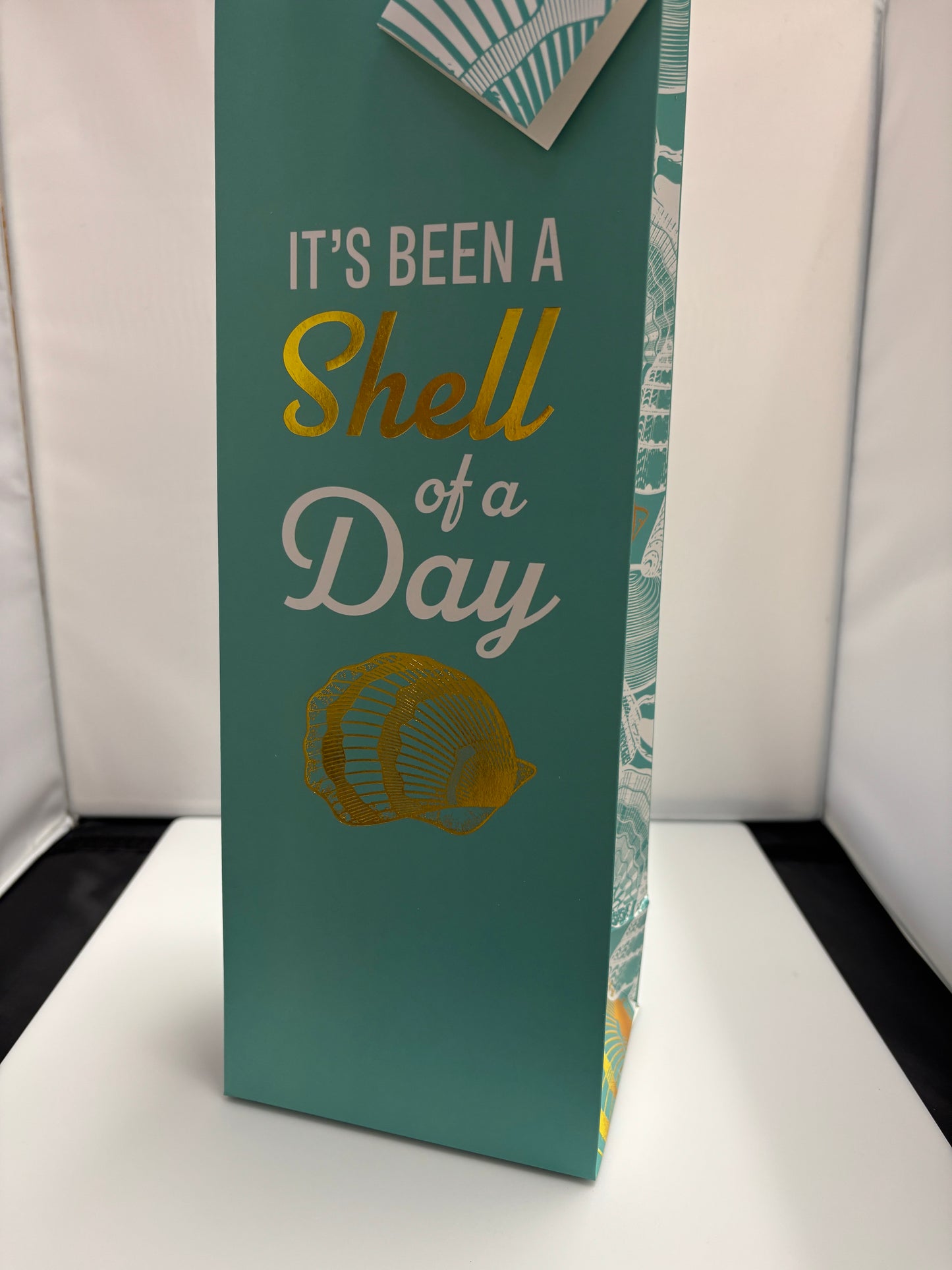 Shell of a Day Wine bag